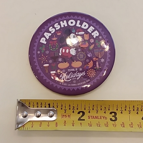 Disney Festival holidays passholder button 2019 - Picture 2 of 4